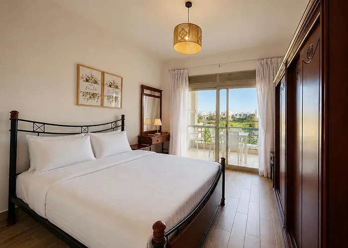 1bdr On Direct Swimming Pool Einbay Apartment *