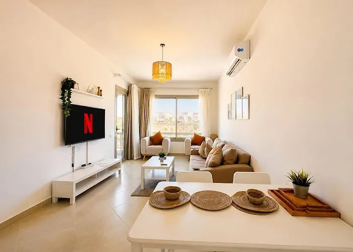 1bdr On Direct Swimming Pool Einbay