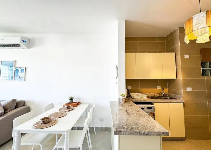 1bdr On Direct Swimming Pool Einbay