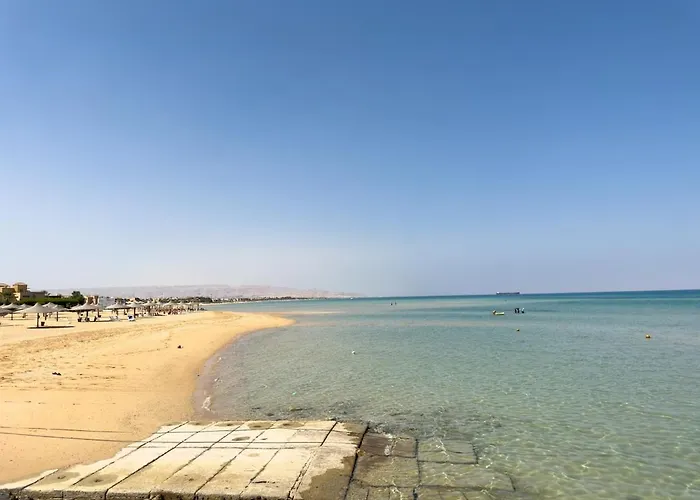 1bdr On Direct Swimming Pool Einbay