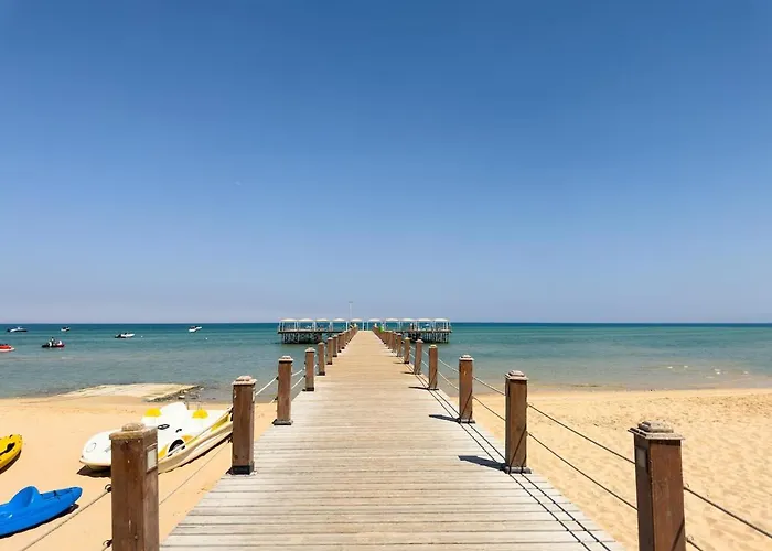 Apartment 1bdr On Direct Swimming Pool Einbay