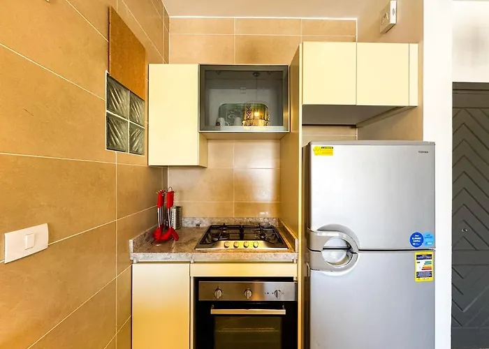 1bdr On Direct Swimming Pool Einbay Apartment *