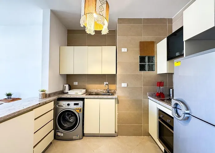 1bdr On Direct Swimming Pool Einbay Apartment