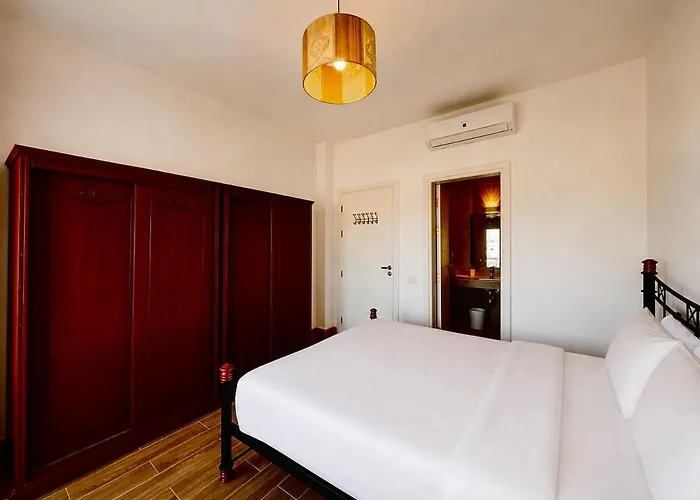 1bdr On Direct Swimming Pool Einbay Apartment *