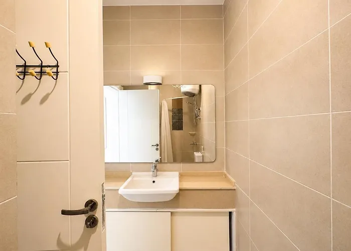 1bdr On Direct Swimming Pool Einbay *