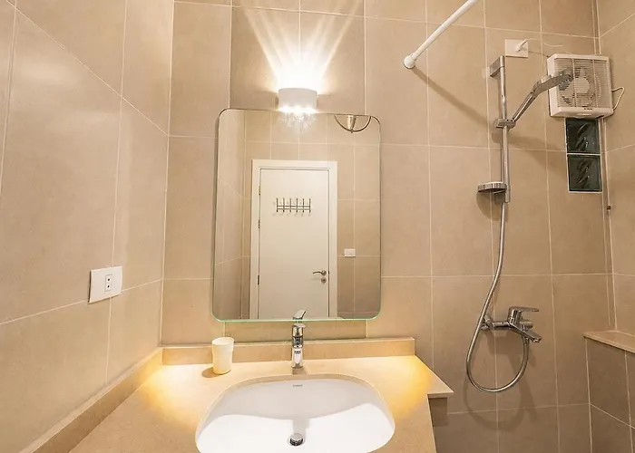 1bdr On Direct Swimming Pool Einbay *