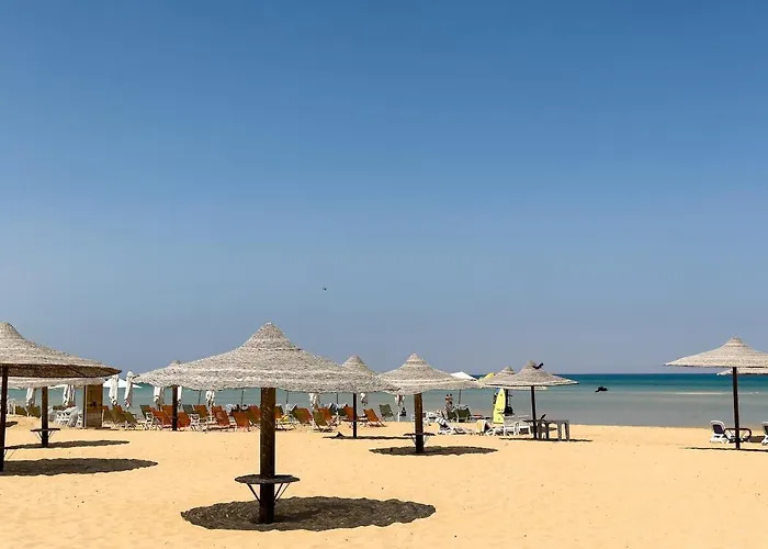 1bdr On Direct Swimming Pool Einbay Apartment *