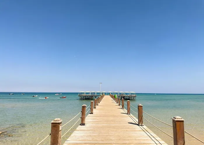 1bdr On Direct Swimming Pool Einbay Apartment *