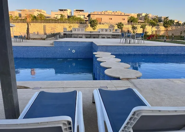 1bdr On Direct Swimming Pool Einbay