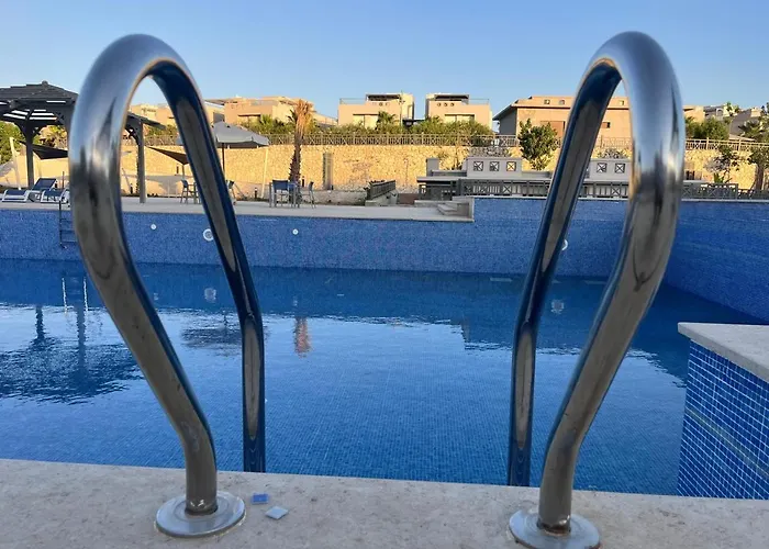 1bdr On Direct Swimming Pool Einbay Apartment