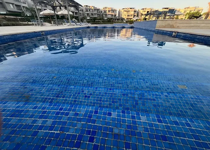 1bdr On Direct Swimming Pool Einbay Apartment *