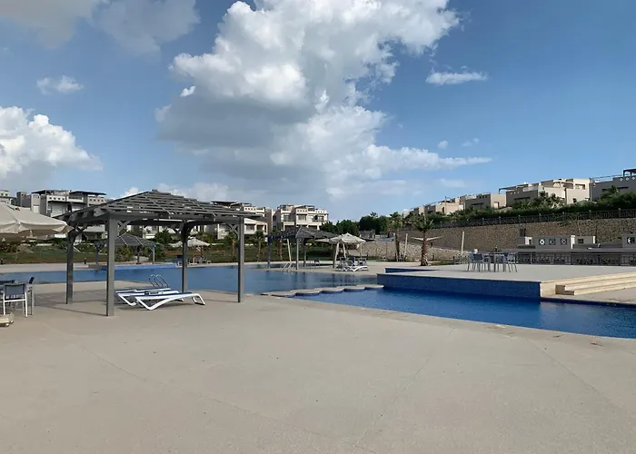 Apartment 1bdr On Direct Swimming Pool Einbay *